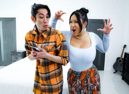 Cậu con trai mang lại cho mẹ kế xăm trổ hàng múp cực khoái